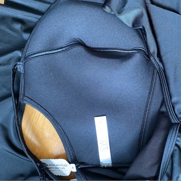 Black Off-Shoulder Bikini Top - Picture 6 of 6